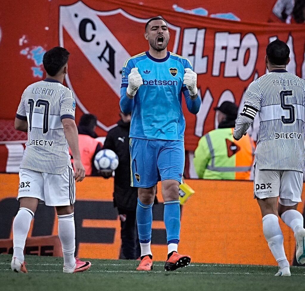 Boca ganó sobre la hora a Independiente, trepó a la cima y llega afilado al superclásico 2 HVgt3NrXIAAb7GA edited