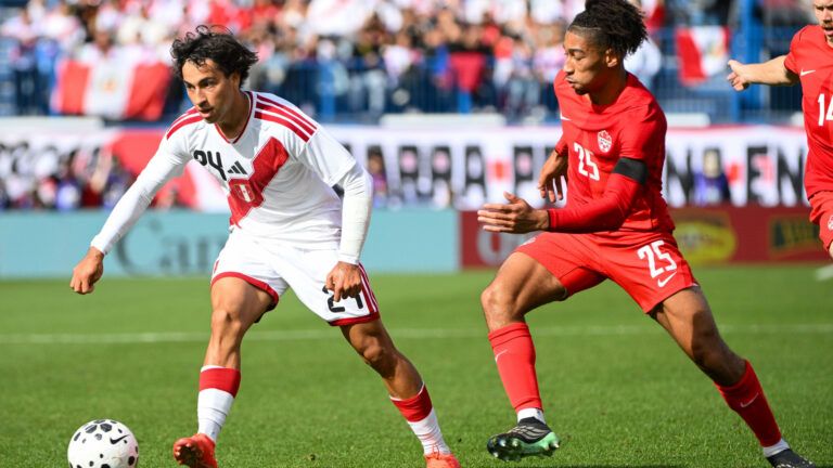 Otro mal partido y otra derrota de Perú. (Foto: Tim Austen/Getty Images)