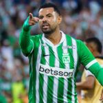 Atlético Nacional se da el gusto de ganar el clásico paisa y subir a la cima
