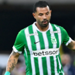 Nacional goleó a Chicó y se puso a tiro del América