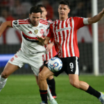 Estudiantes no pudo sacar ventaja ante Flamengo y buscará la clasificación en Brasil