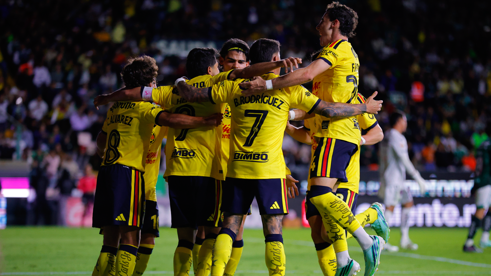 América superó a León en una lluvia de goles y mantuvo el liderato