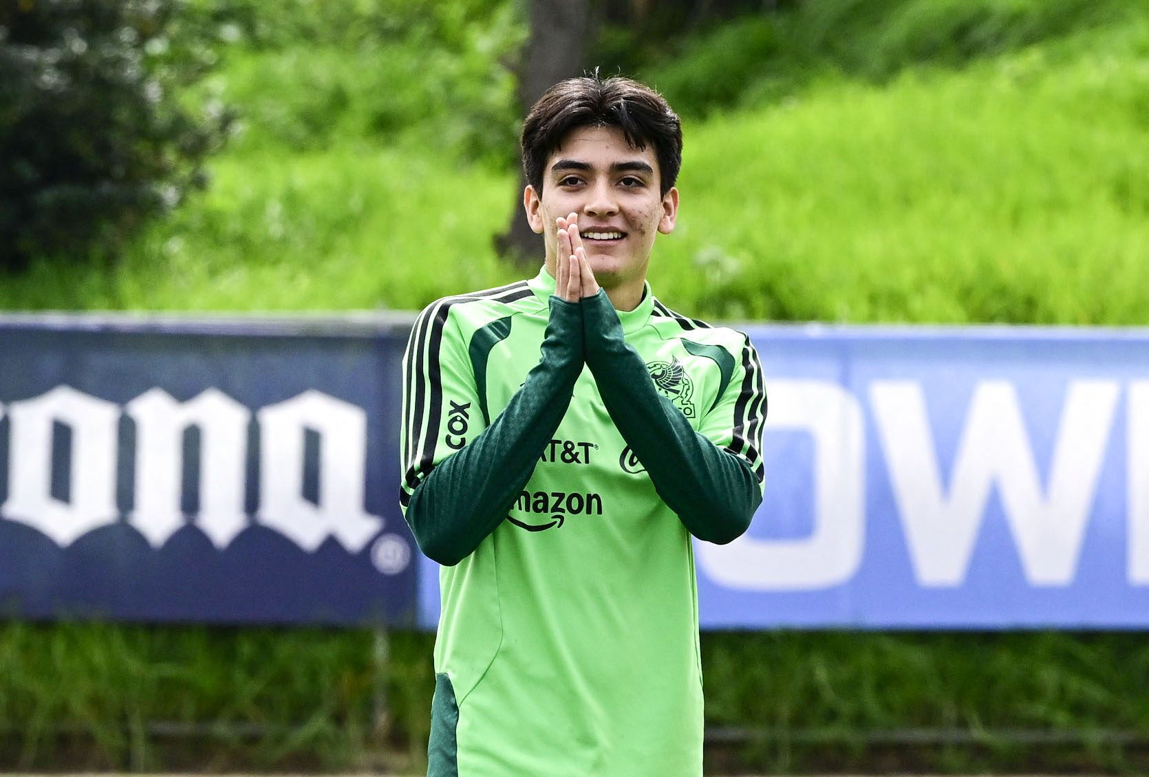 Gilberto Mora no jugará ante Chile y crece el misterio sobre su futuro en Europa