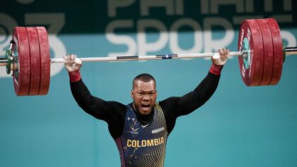 Yeison López rompe récord mundial y pone a Colombia en lo más alto de la halterofilia