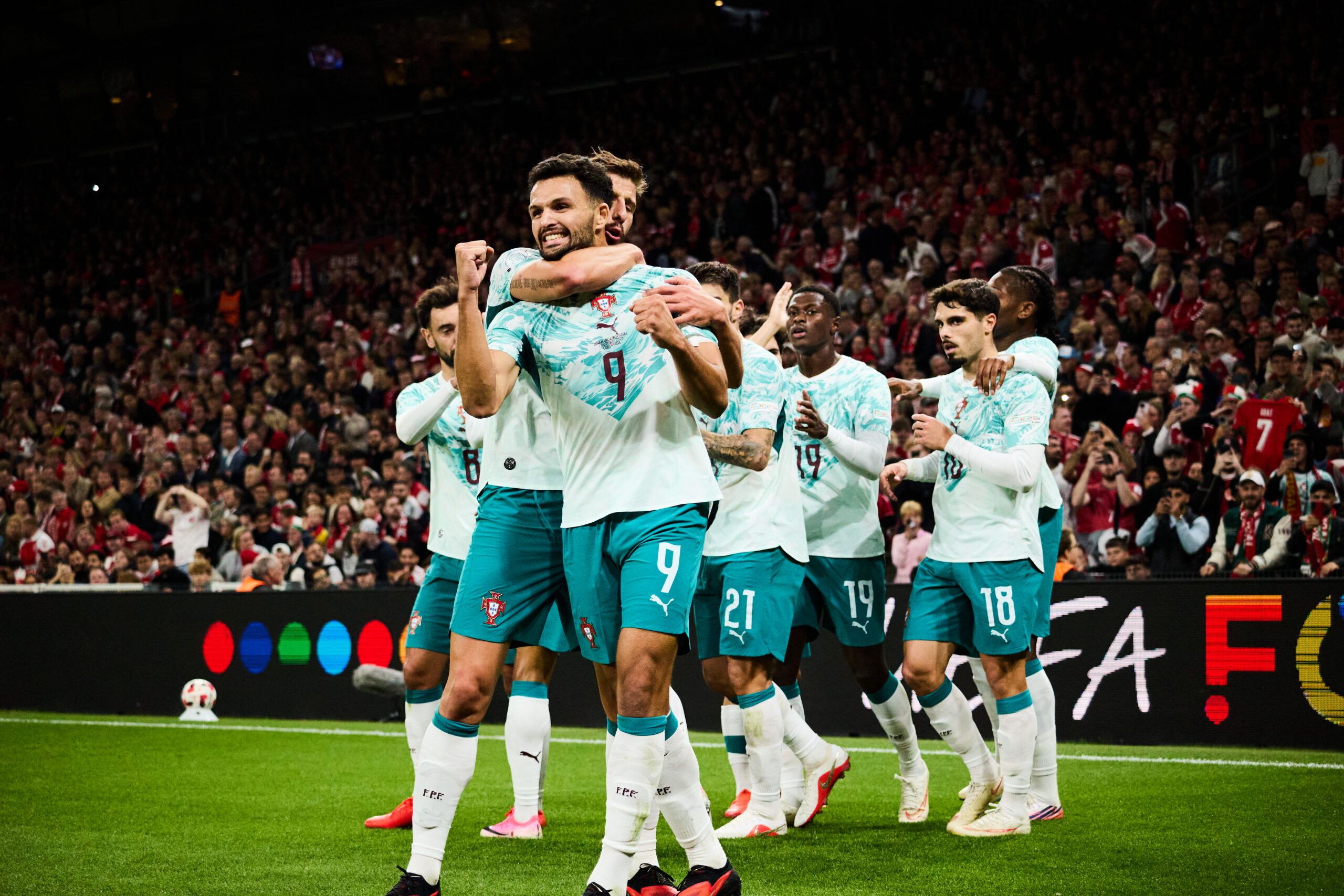 Portugal gana a Dinamarca y resiste al terremoto por Cristiano Ronaldo